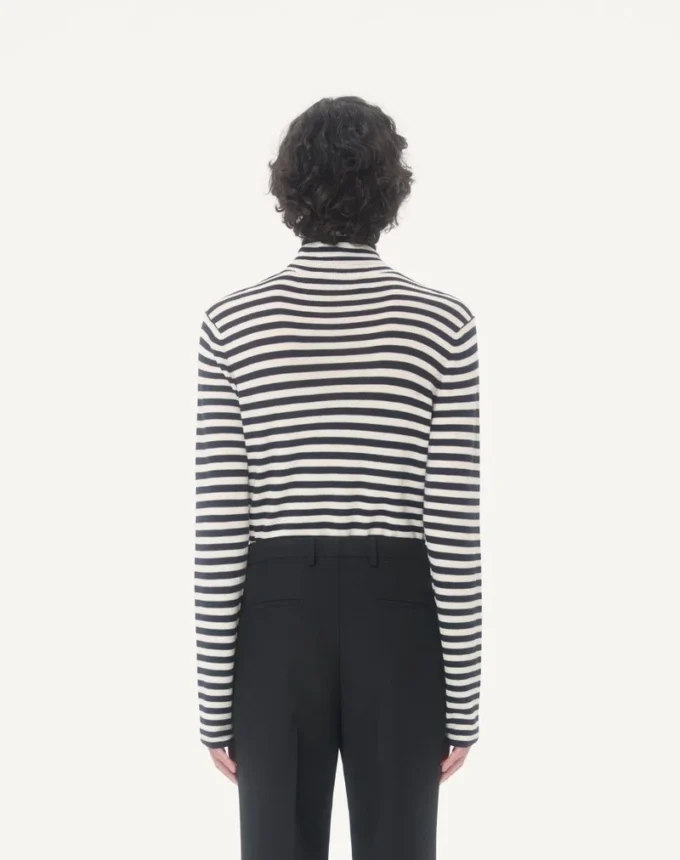 Jersey de lana de cuello alto Valentino con parche VLogo Jersey de lana de cuello alto Valentino con parche VLogo