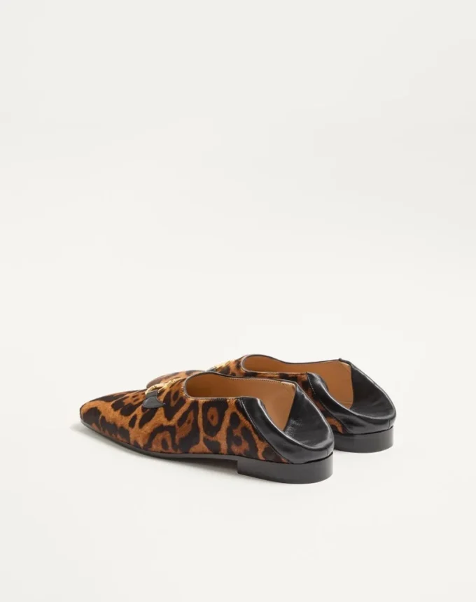 Mocasines Babouche de piel de becerro con estampado Fauve Eclat de Valentino Garavani Mocasines Babouche de piel de becerro con estampado Fauve Eclat de Valentino Garavani