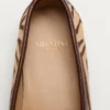 Mocasines con efecto poni y logotipo VLogo de 20 mm Mocasines con efecto poni y logotipo VLogo de 20 mm