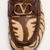 Mocasines con efecto poni y logotipo VLogo de 20 mm Mocasines con efecto poni y logotipo VLogo de 20 mm