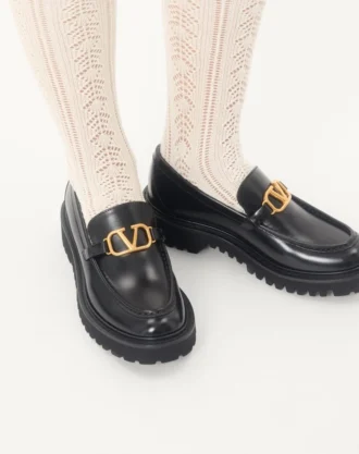 mocasines de piel de becerro con el logotipo vlogo 1 330x417 - Mocasines de piel de becerro con el logotipo VLogo