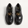 Mocasines de piel de becerro con el logotipo VLogo