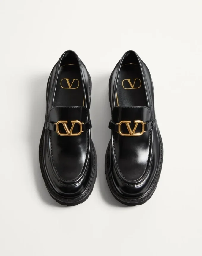 Mocasines de piel de becerro con el logotipo VLogo