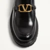 Mocasines de piel de becerro con el logotipo VLogo