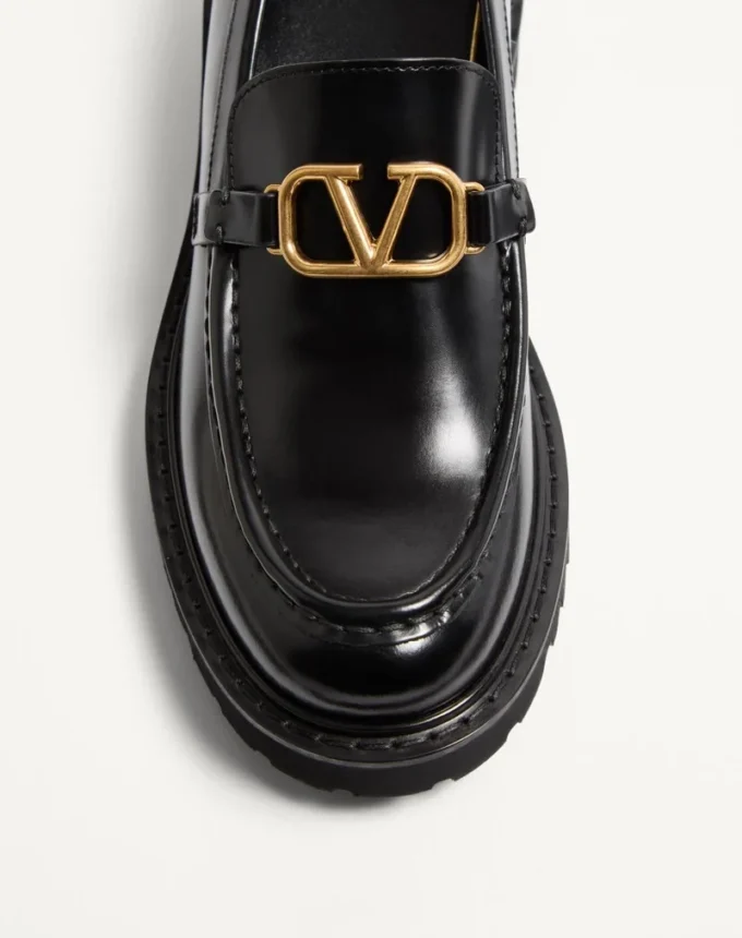 Mocasines de piel de becerro con el logotipo VLogo