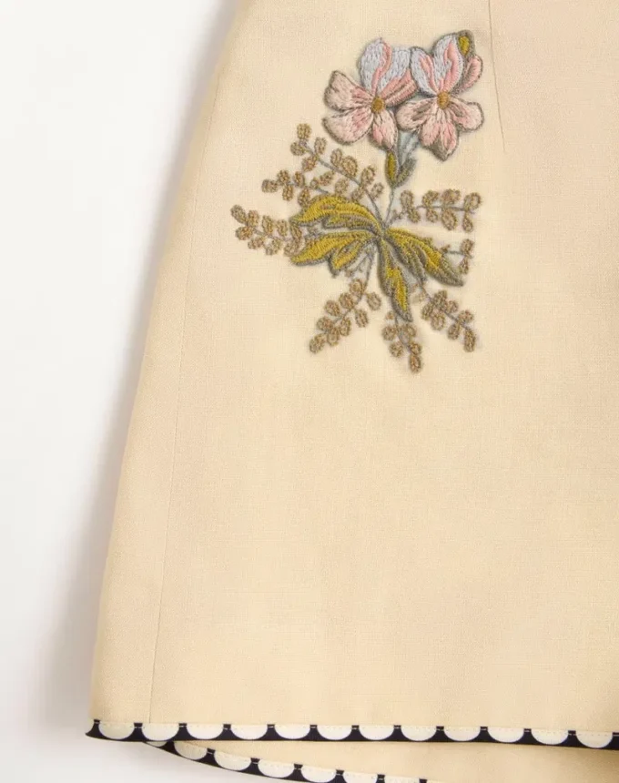 Pantalones cortos bordados