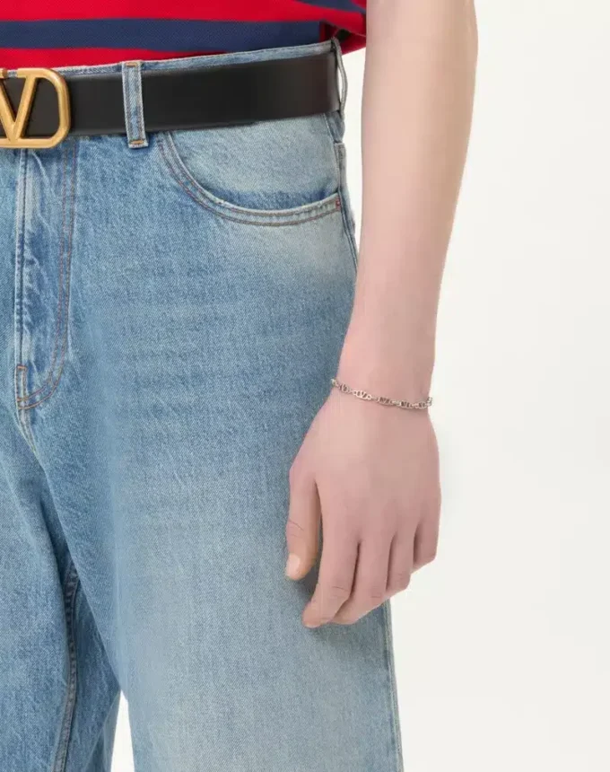 Pulsera de metal con el logotipo VLogo Pulsera de metal con el logotipo VLogo