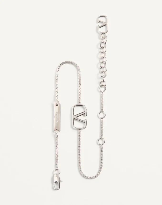Pulsera de metal con el logotipo VLogo