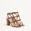 Sandalias con correa al tobillo Rockstud de piel de becerro metalizada y tacón de 90 mm