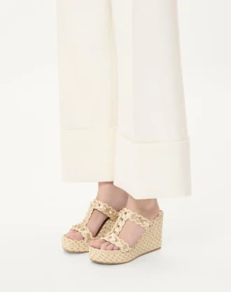 Sandalias con cuña Rockstud de napa laminada de 90 mm