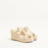 Sandalias con cuña Rockstud de napa laminada de 90 mm Sandalias con cuña Rockstud de napa laminada de 90 mm