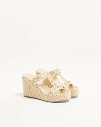 Sandalias con cuña Rockstud de napa laminada de 90 mm
