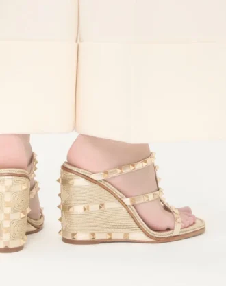 Sandalias con cuña Rockstud en napa laminada con bordado Cornely 100 mm