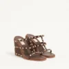 Sandalias con cuña Rockstud en piel de becerro con bordado Cornely de 100 mm
