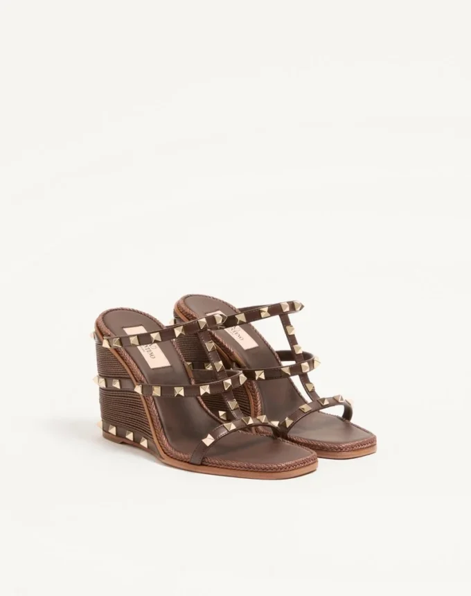 Sandalias con cuña Rockstud en piel de becerro con bordado Cornely de 100 mm