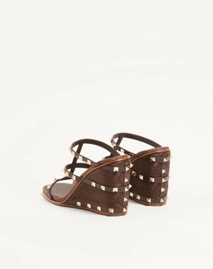 Sandalias con cuña Rockstud en piel de becerro con bordado Cornely de 100 mm