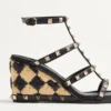 Sandalias con cuña Rockstud en piel de becerro con bordado de cuadros de 80 mm