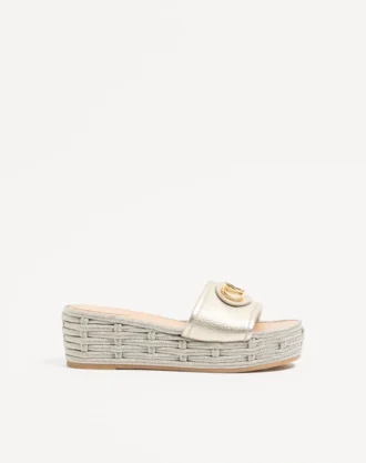 Sandalias con cuña VLogo Signature en piel de becerro granulada laminada de 60 mm