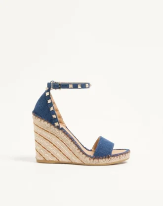 Sandalias con doble cuña Rockstud en denim de 105 mm