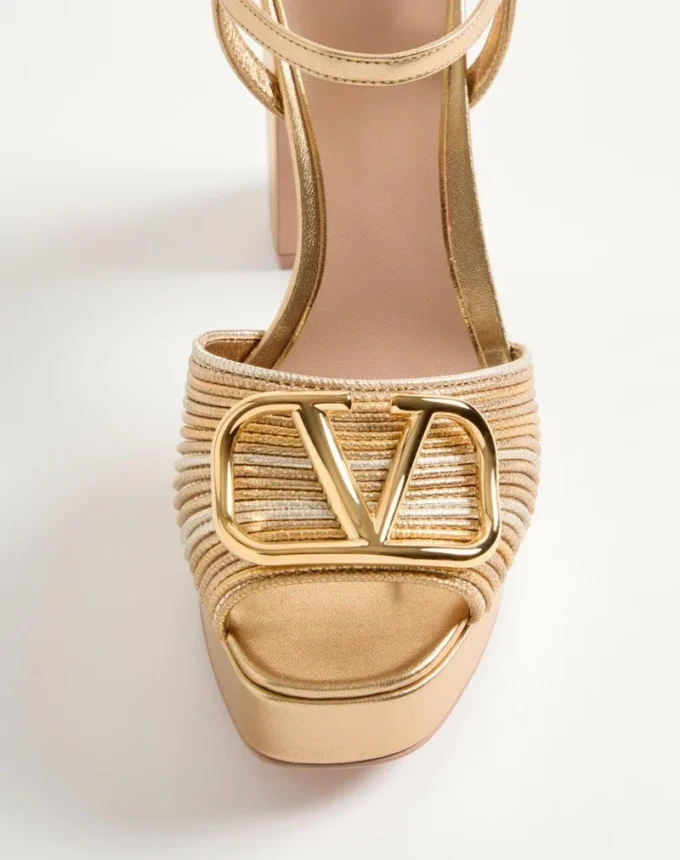 Sandalias con plataforma metalizadas VLogo Signature con bordado Cornely 115 mm Sandalias con plataforma metalizadas VLogo Signature con bordado Cornely 115 mm