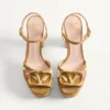 Sandalias con plataforma VLogo Signature en piel serrada con bordado floral de 115 mm Sandalias con plataforma VLogo Signature en piel serrada con bordado floral de 115 mm
