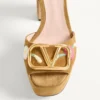 Sandalias con plataforma VLogo Signature en piel serrada con bordado floral de 115 mm Sandalias con plataforma VLogo Signature en piel serrada con bordado floral de 115 mm