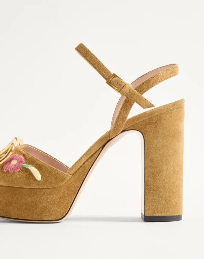 Sandalias con plataforma VLogo Signature en piel serrada con bordado floral de 115 mm Sandalias con plataforma VLogo Signature en piel serrada con bordado floral de 115 mm