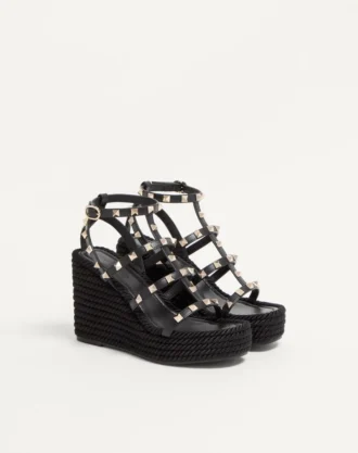 Sandalias de cuña con correa al tobillo Rockstud en piel de becerro de 95 mm