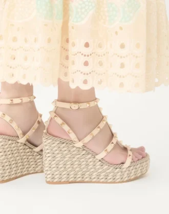 Sandalias de cuña con tiras de piel de becerro Rockstud de 95 mm