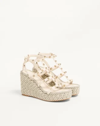 Sandalias de cuña con tiras de piel de becerro Rockstud de 95 mm