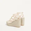 Sandalias de cuña con tiras de piel de becerro Rockstud de 95 mm Sandalias de cuña con tiras de piel de becerro Rockstud de 95 mm