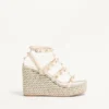 Sandalias de cuña con tiras de piel de becerro Rockstud de 95 mm Sandalias de cuña con tiras de piel de becerro Rockstud de 95 mm
