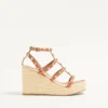 Sandalias de cuña Rockstud con tiras de piel de becerro de 95 mm Sandalias de cuña Rockstud con tiras de piel de becerro de 95 mm