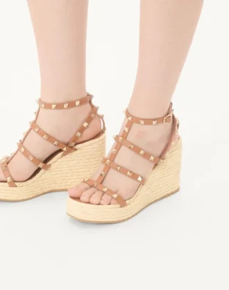 Sandalias de cuña Rockstud con tiras de piel de becerro de 95 mm