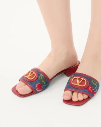 Sandalias de denim con plataforma Vlogo Signature y bordado Cherryfic de 20 mm