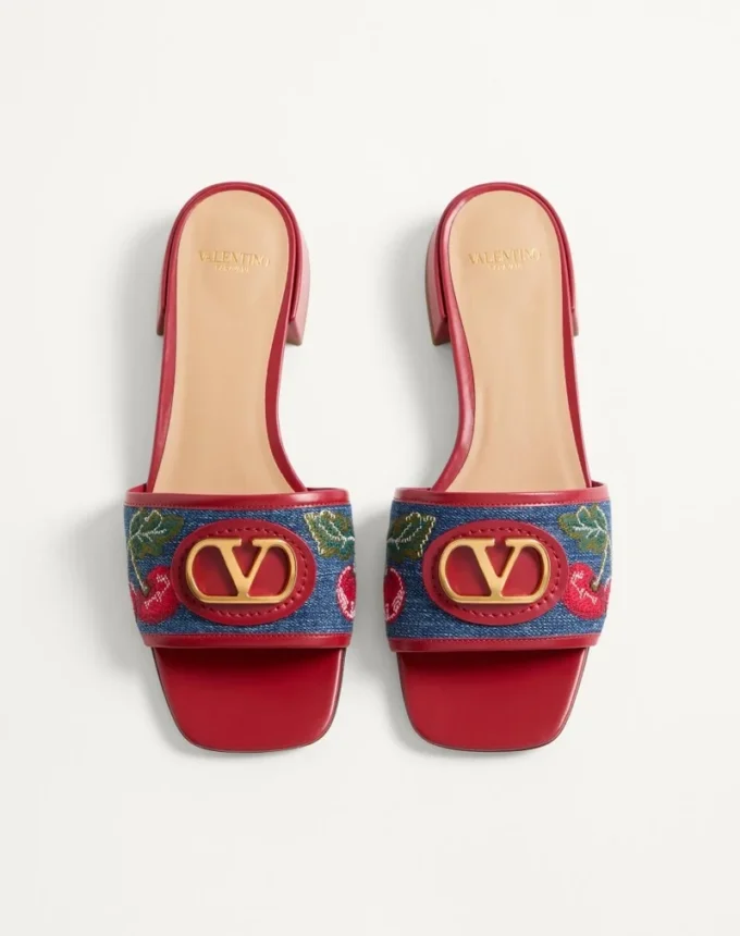 Sandalias de denim con plataforma Vlogo Signature y bordado Cherryfic de 20 mm