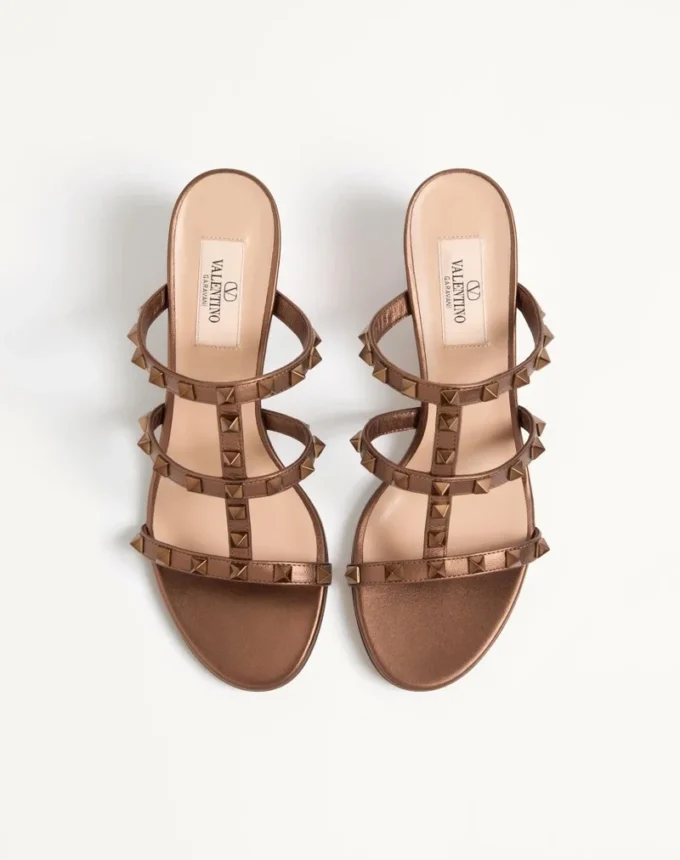 Sandalias deslizantes Rockstud de piel de becerro metalizada con tacón de 60 mm