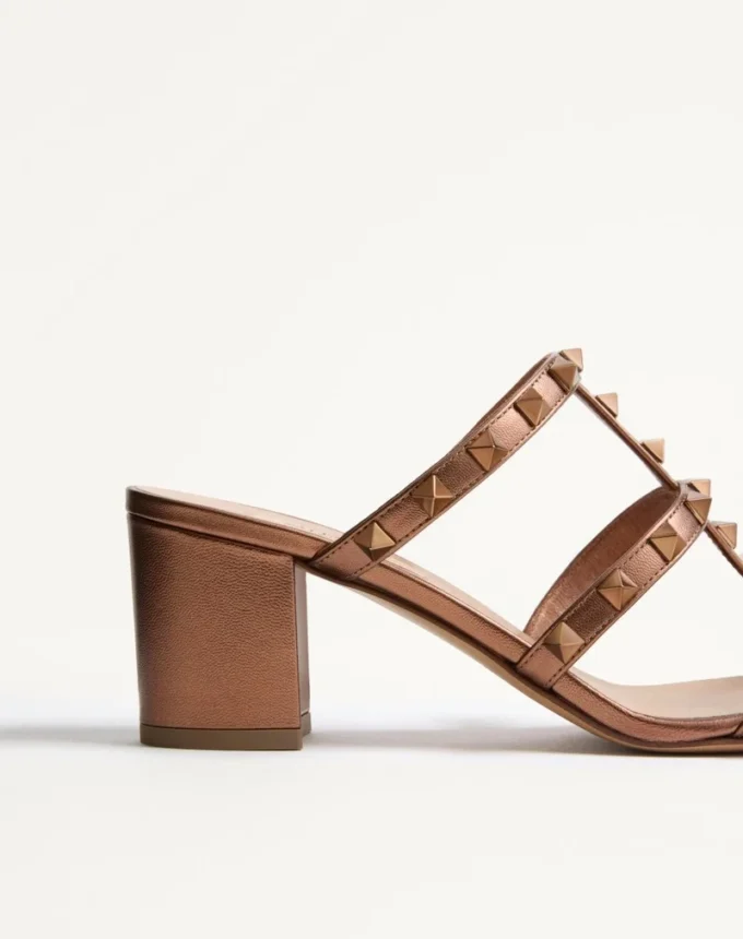 Sandalias deslizantes Rockstud de piel de becerro metalizada con tacón de 60 mm