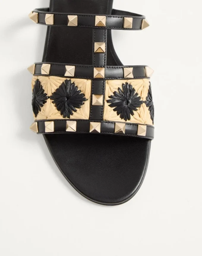 Sandalias Rockstud con bordado de rafia a cuadros Sandalias Rockstud con bordado de rafia a cuadros