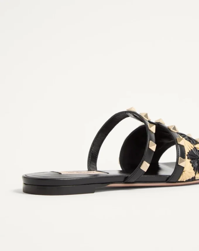 Sandalias Rockstud con bordado de rafia a cuadros Sandalias Rockstud con bordado de rafia a cuadros