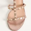 Sandalias Rockstud Slide en napa laminada de 60 mm