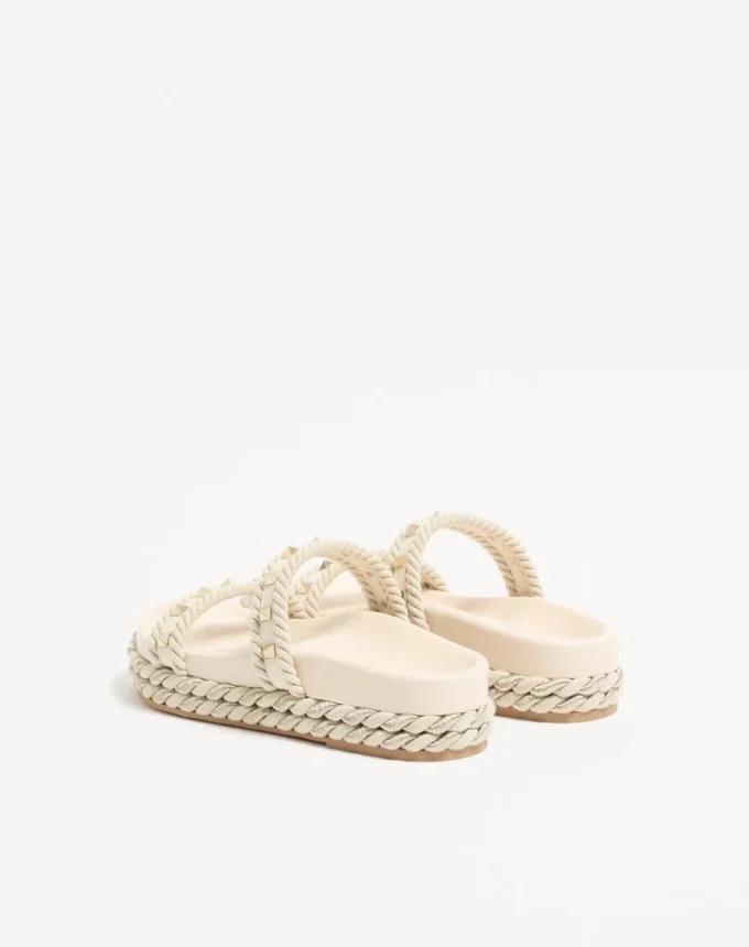 Sandalias Rockstud Slide en piel de becerro 20 mm Sandalias Rockstud Slide en piel de becerro 20 mm
