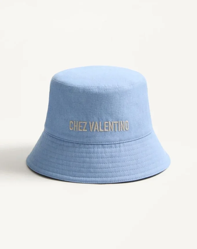 Sombrero de pescador de denim con bordado Chez Valentino