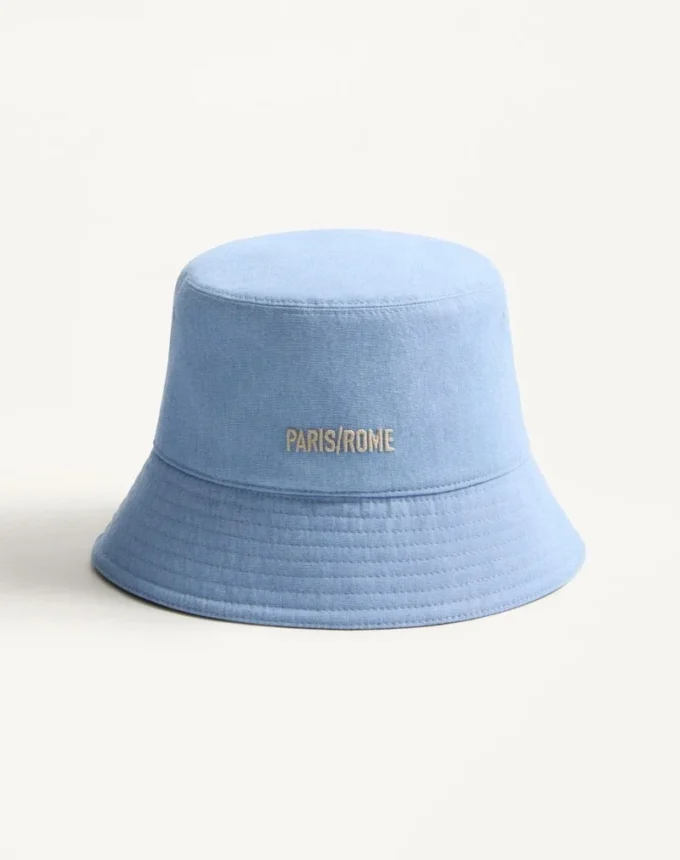 Sombrero de pescador de denim con bordado Chez Valentino