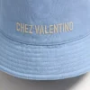 Sombrero de pescador de denim con bordado Chez Valentino