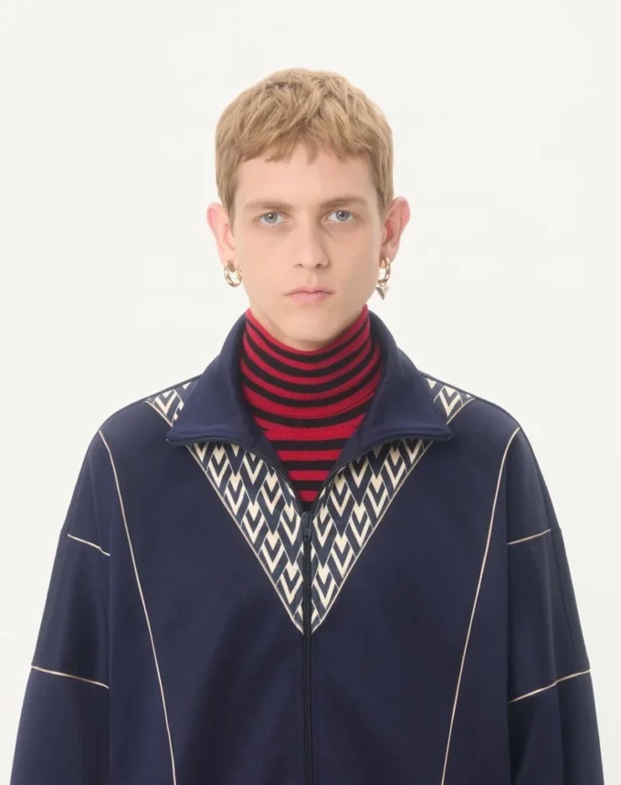 Sudadera Valentino de acetato con cremallera y estampado «Toute La V» incrustado Sudadera Valentino de acetato con cremallera y estampado «Toute La V» incrustado