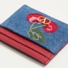 Tarjetero de denim con el logotipo VLogo y bordado Cherryfic Tarjetero de denim con el logotipo VLogo y bordado Cherryfic