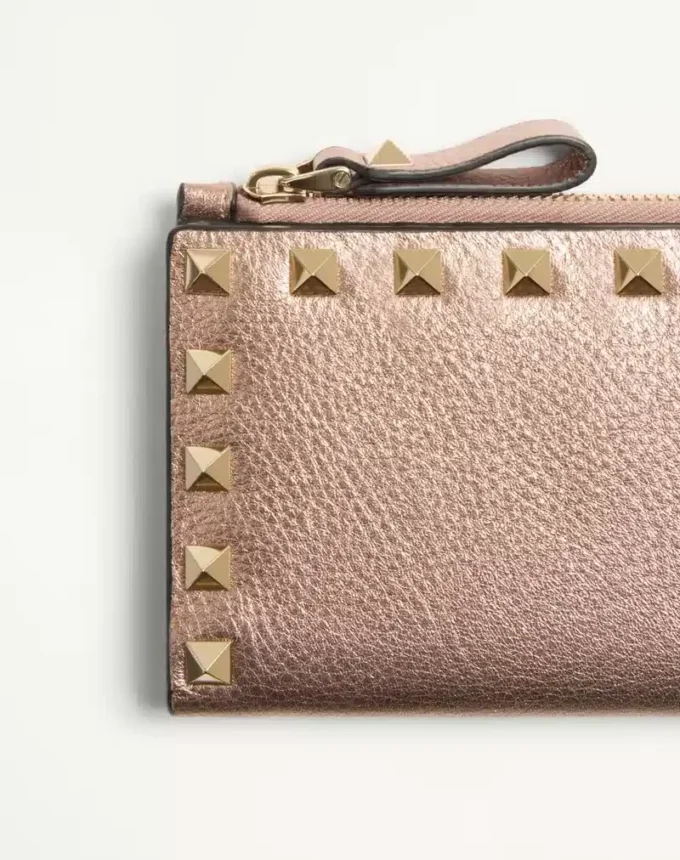 Tarjetero Rockstud de piel de becerro granulada laminada con cremallera