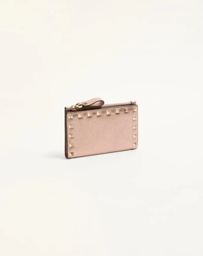 Tarjetero Rockstud de piel de becerro granulada laminada con cremallera