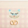 Tarjetero Vlogo Signature Le Chat De La Maison en piel de becerro granulada Tarjetero Vlogo Signature Le Chat De La Maison en piel de becerro granulada